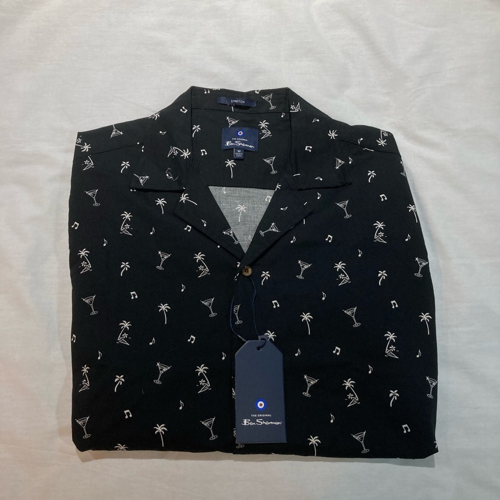 Ben Sherman Originals Music notes and Martinis Button down shirt. Men’s size M